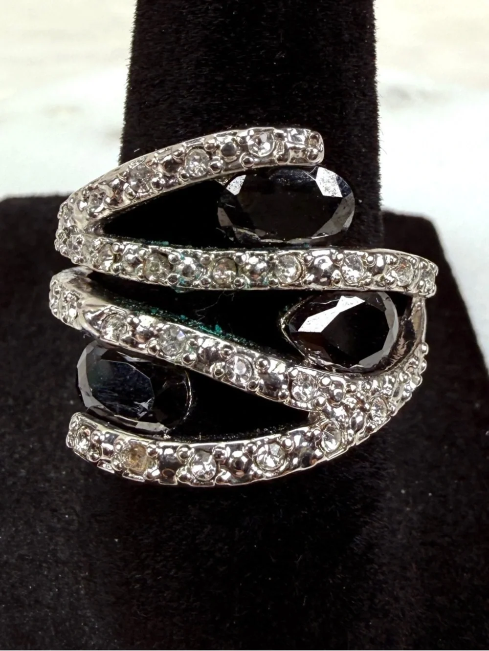 Beautiful silver tone and black bling wideband costume ring size 7